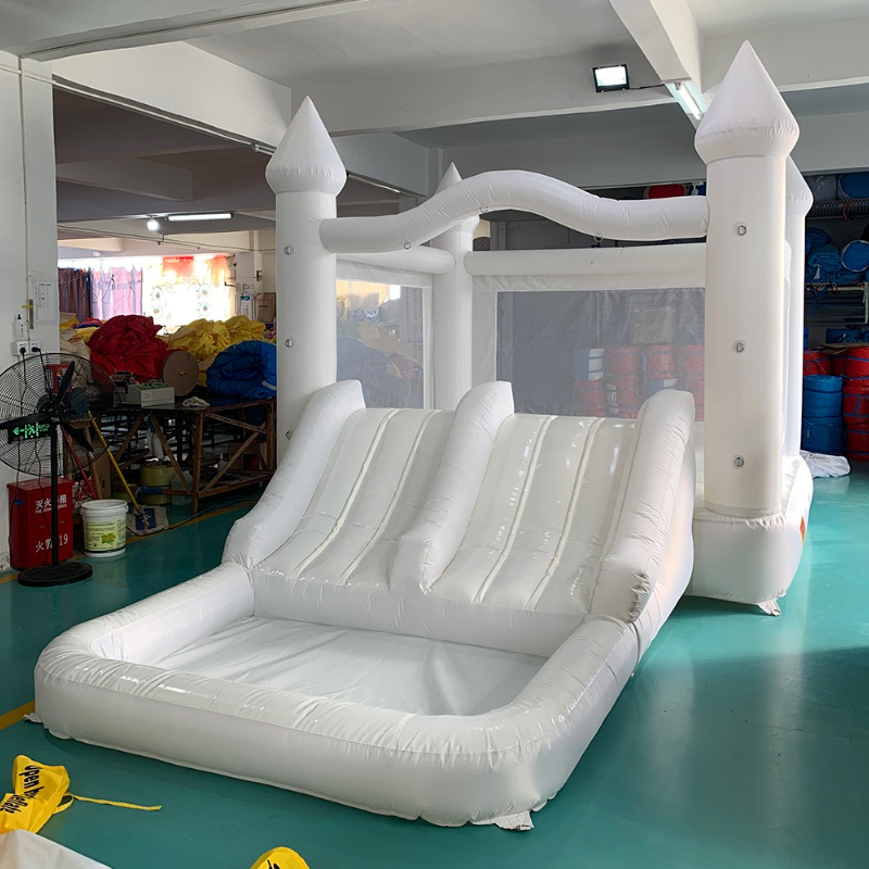 Opblaasbare springkasteel 5,6* - Outdoor Kids In An Indoor World recensie en prijs